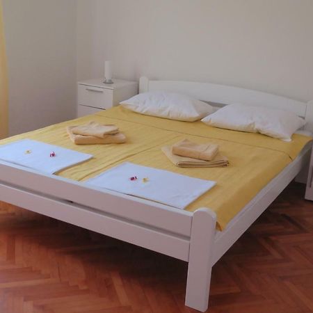 Lumbrela Apartments Starigrad Paklenica Esterno foto