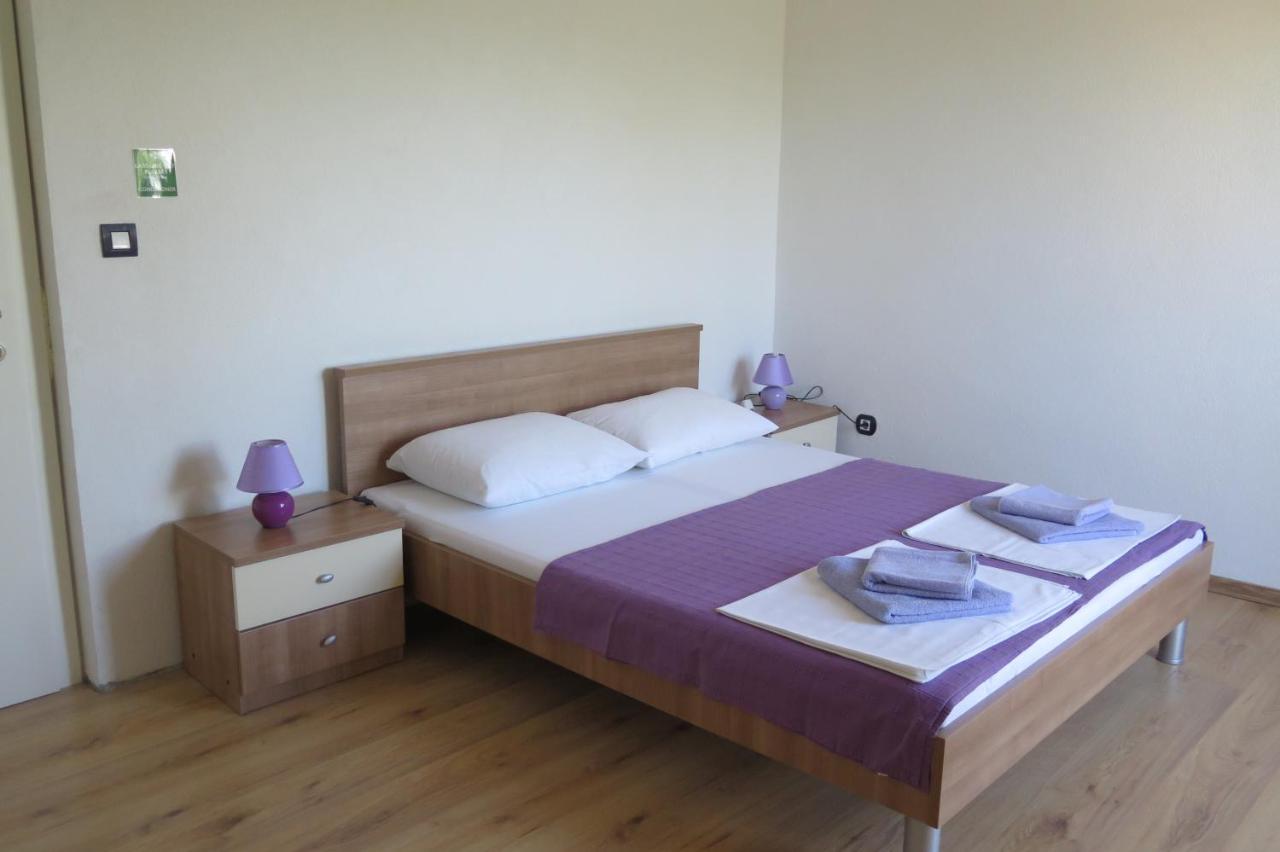 Lumbrela Apartments Starigrad Paklenica Esterno foto
