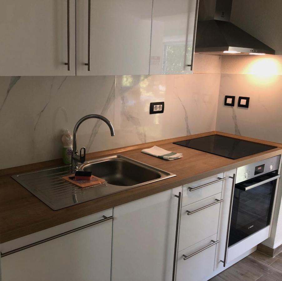 Lumbrela Apartments Starigrad Paklenica Esterno foto