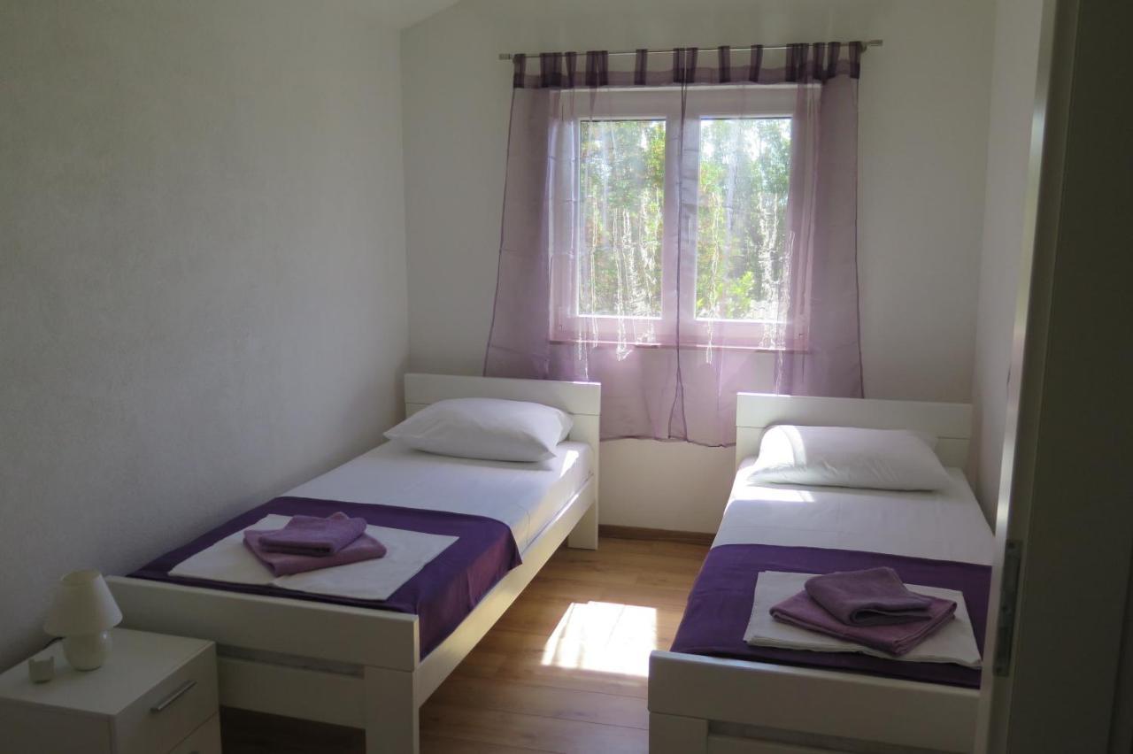 Lumbrela Apartments Starigrad Paklenica Esterno foto