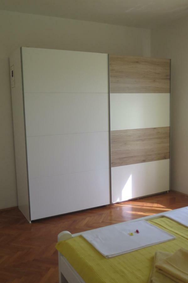 Lumbrela Apartments Starigrad Paklenica Esterno foto