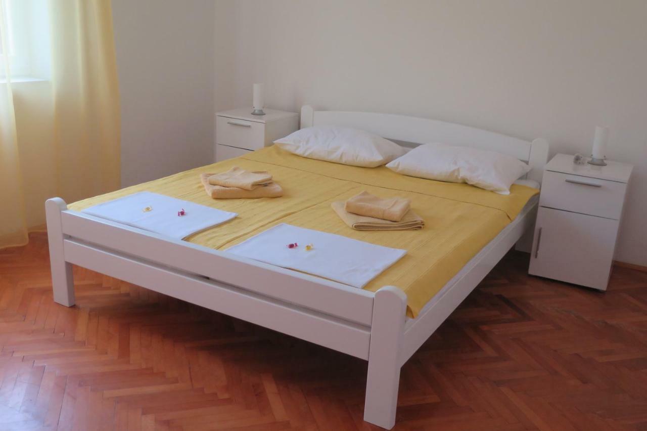Lumbrela Apartments Starigrad Paklenica Esterno foto