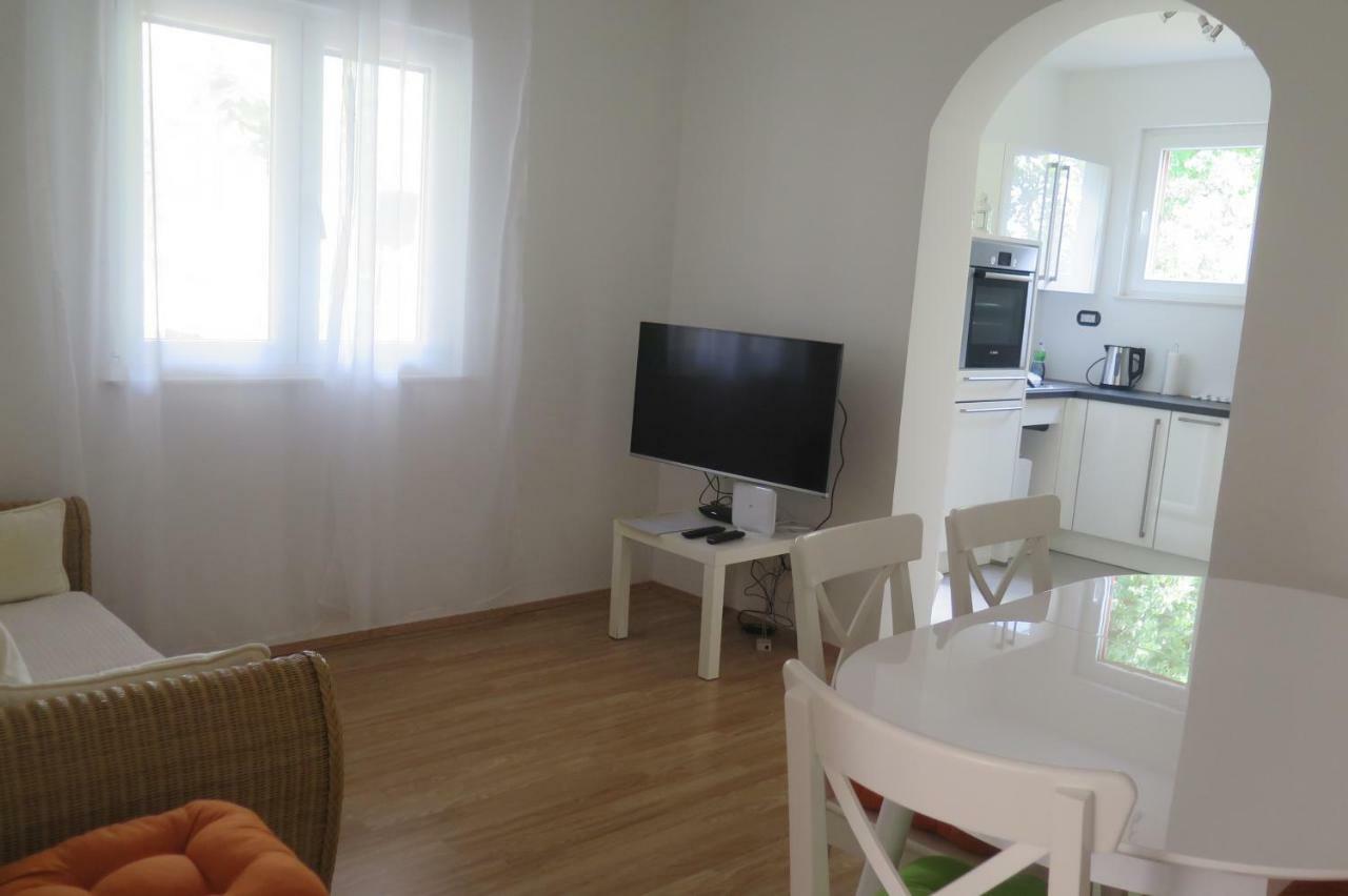 Lumbrela Apartments Starigrad Paklenica Esterno foto