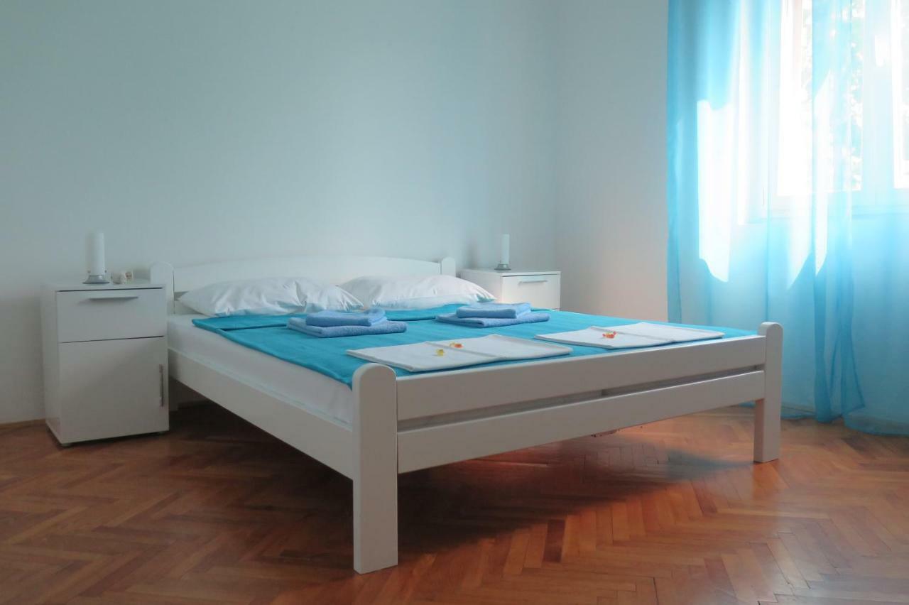 Lumbrela Apartments Starigrad Paklenica Esterno foto