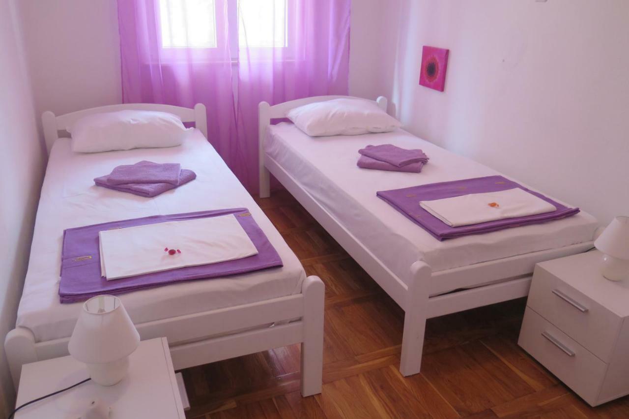 Lumbrela Apartments Starigrad Paklenica Esterno foto