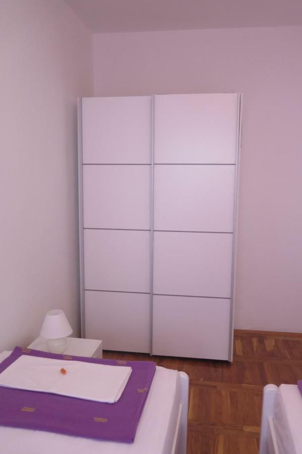 Lumbrela Apartments Starigrad Paklenica Esterno foto