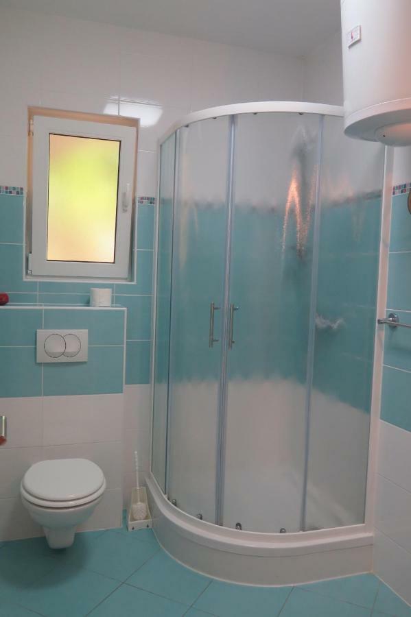 Lumbrela Apartments Starigrad Paklenica Esterno foto