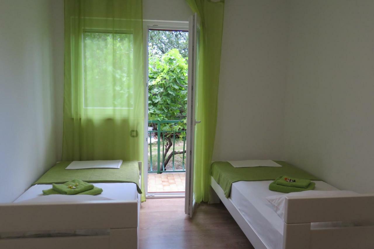 Lumbrela Apartments Starigrad Paklenica Esterno foto