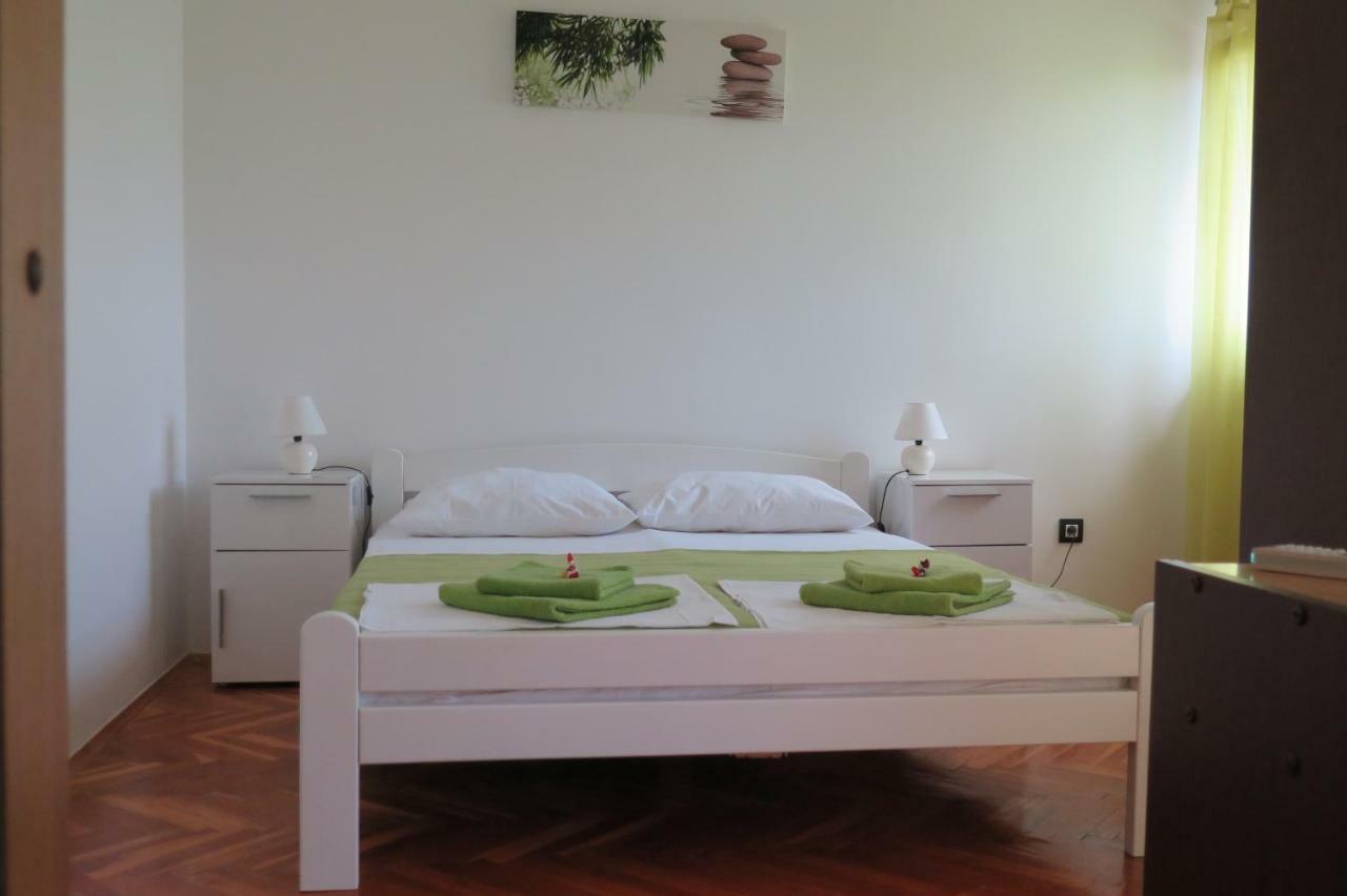 Lumbrela Apartments Starigrad Paklenica Esterno foto