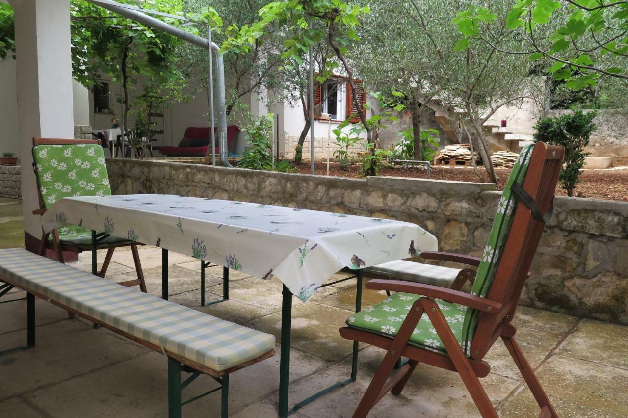 Lumbrela Apartments Starigrad Paklenica Esterno foto