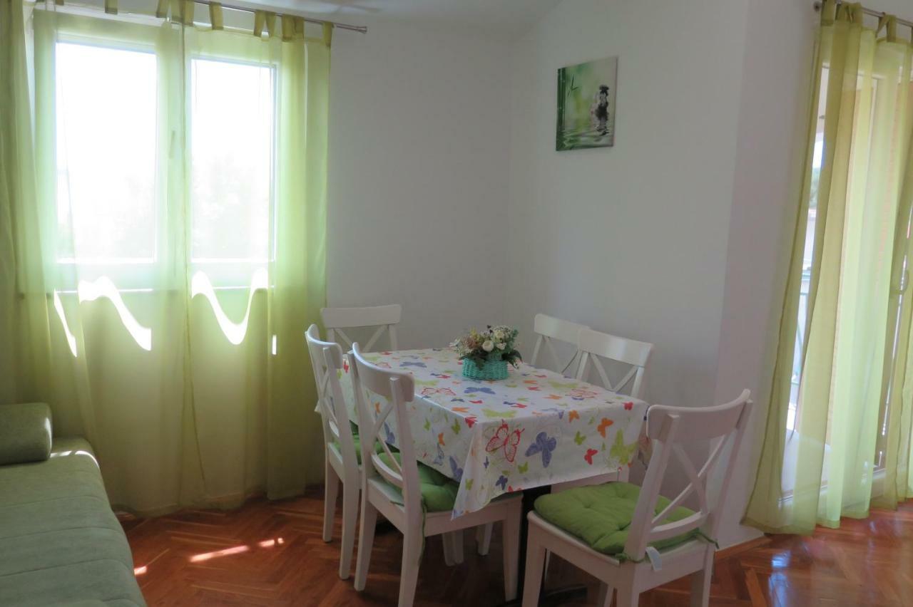 Lumbrela Apartments Starigrad Paklenica Esterno foto