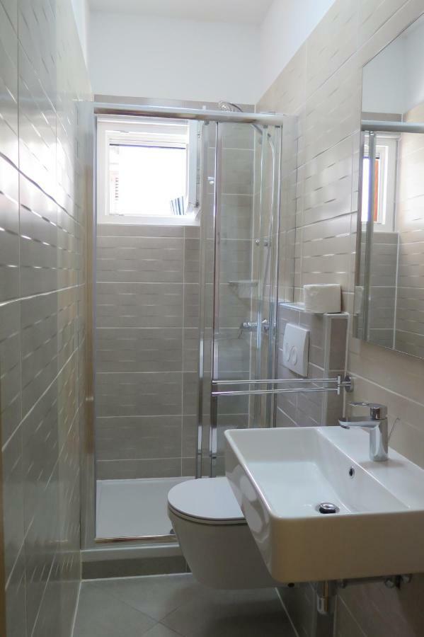 Lumbrela Apartments Starigrad Paklenica Esterno foto