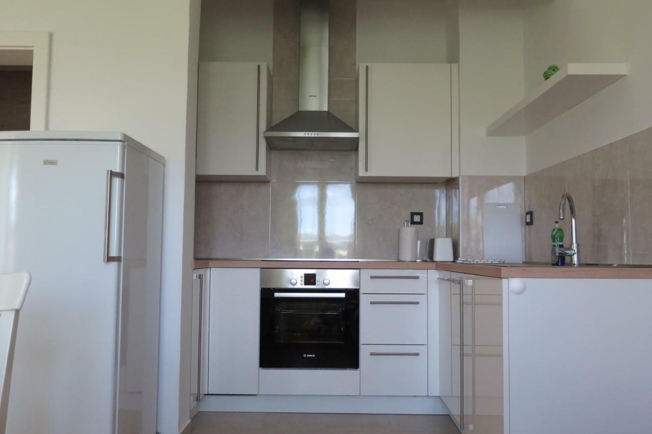 Lumbrela Apartments Starigrad Paklenica Esterno foto